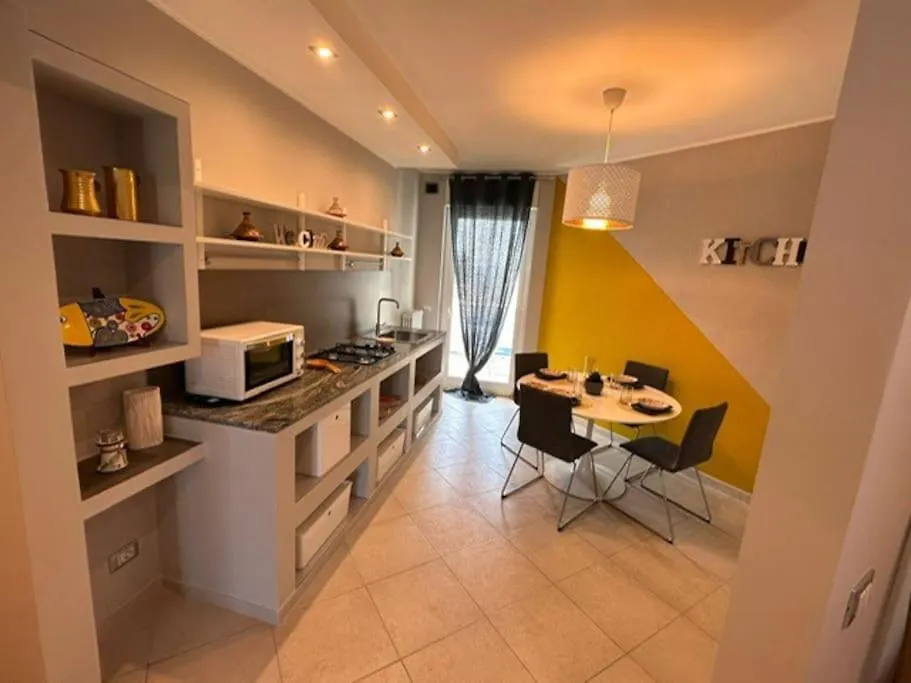 Faro Sul Mare Luxury Apartment - Zona Fiera Bari 0*,  Italien