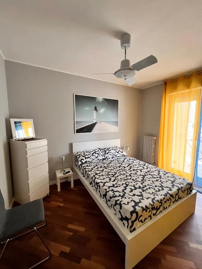 Faro Sul Mare Luxury Apartment - Zona Fiera Bari